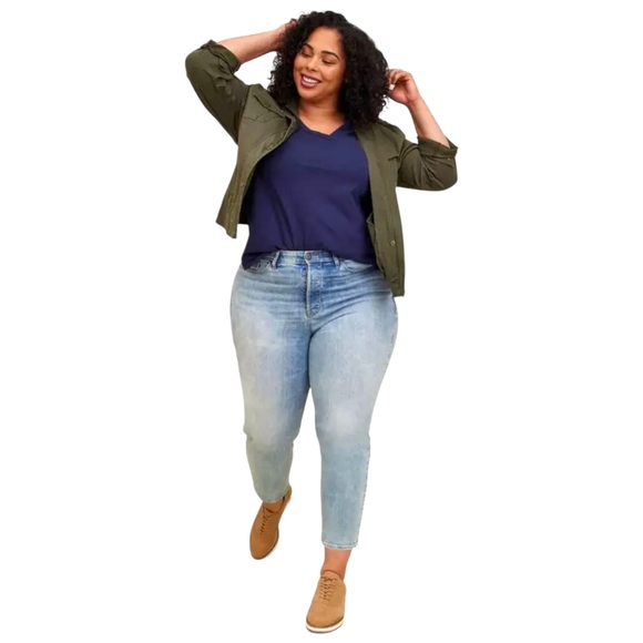 TorridPlus Size Classic Fit  Navy Blue V-Neck Short Sleeve Tee 2X - Picture 4 of 14